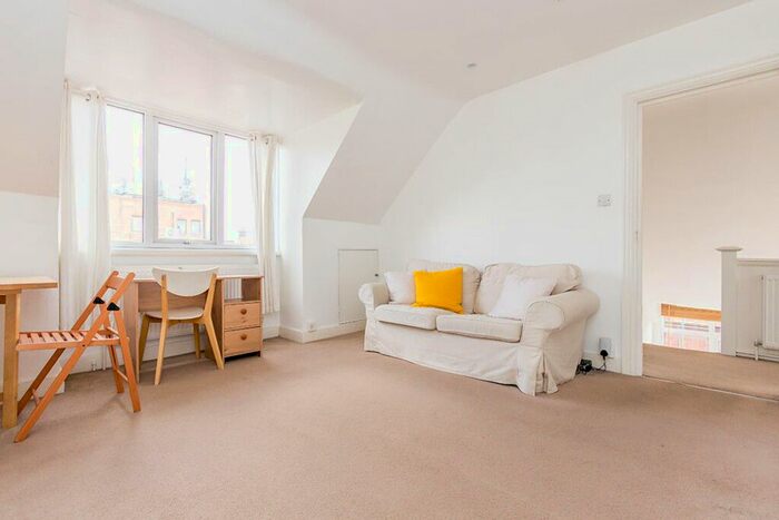 1 Bedroom Flat To Rent In Woodstock Road, Golders Green, London, NW11