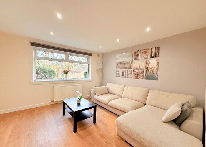 3 Bedroom Semi-Detached House For Sale In Finistere Avenue, Falklrk, FK1