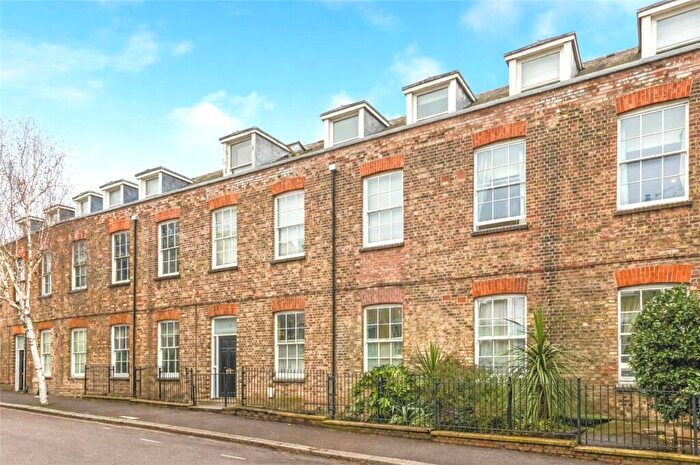 2 Bedroom Flat For Sale In St Mary Road, Walthamstow, London, E17