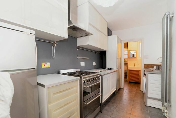 1 Bedroom Flat To Rent In Chelsham Road, London, SW4