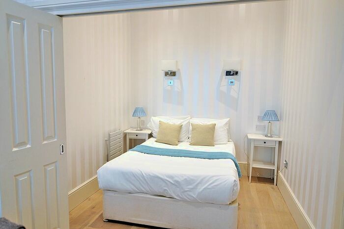 Studio To Rent In Elsham Road, Kensington Olympia, London, W14