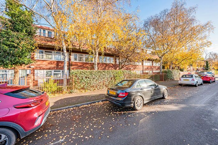 Studio For Sale In Whitehall Road, Uxbridge, UB8