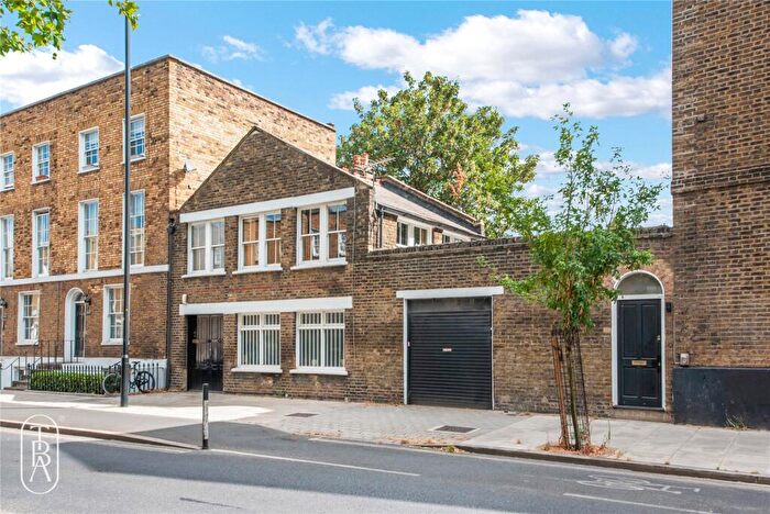 1 Bedroom Semi Detached House For Sale In Queensbridge Road, London, E2
