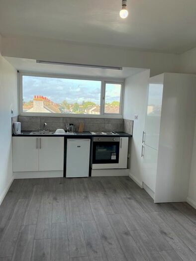 2 Bedroom Flat To Rent In Park View Road, Welling, DA16