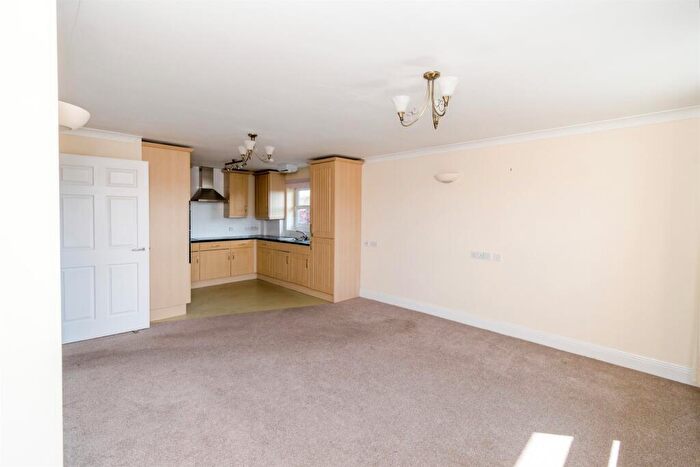 2 Bedroom Retirement Property For Sale In Hill Lane, Southampton, SO15