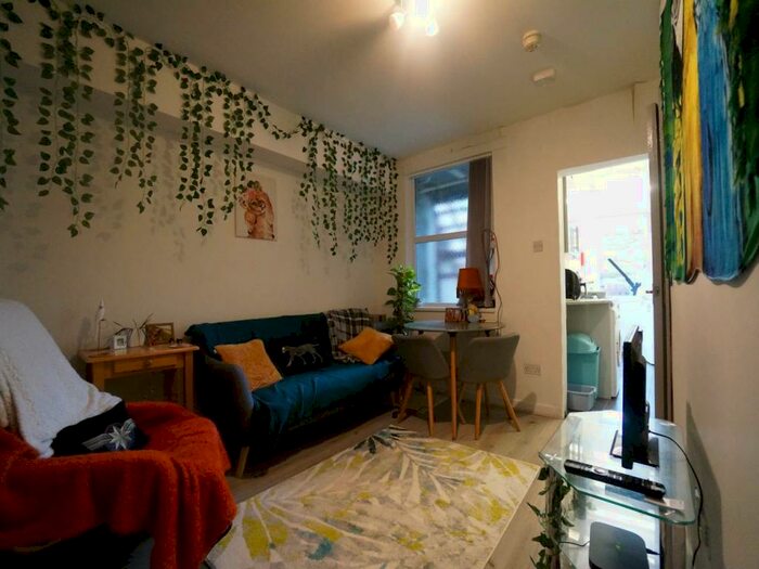 3 Bedroom House To Rent In The Crescent, Bangor, Gwynedd, LL57