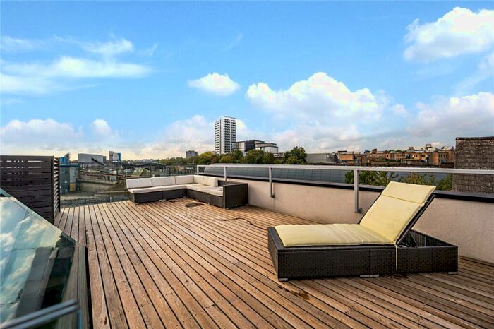 2 Bedroom Penthouse To Rent In Gifford Street, N1