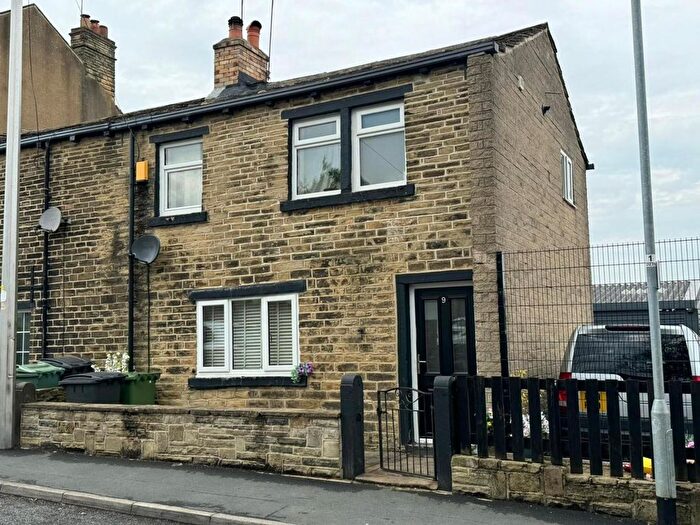 2 Bedroom Property To Rent In Occupation Lane, Pudsey, LS28