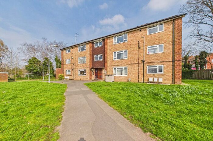 2 Bedroom Flat For Sale In Moor Close, Owlsmoor, Sandhurst, Berkshire, GU47
