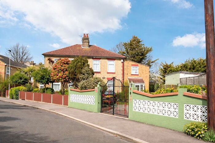 3 Bedroom Semi Detached House For Sale In Idmiston Road, London, E15