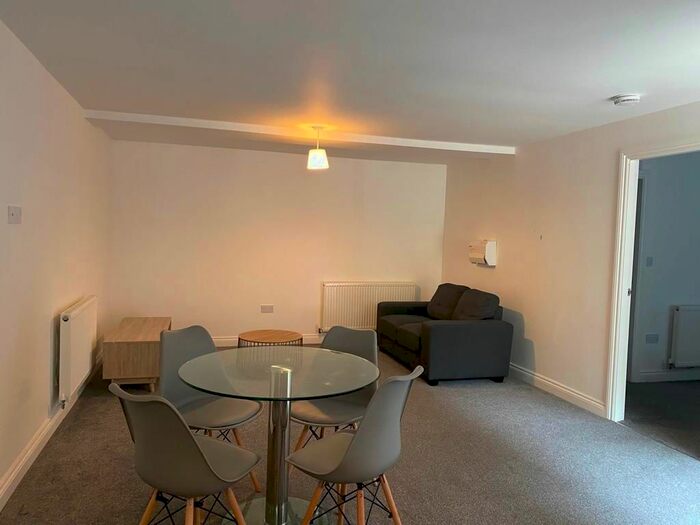 1 Bedroom Flat To Rent In Hendal Lane, Wakefield, WF2