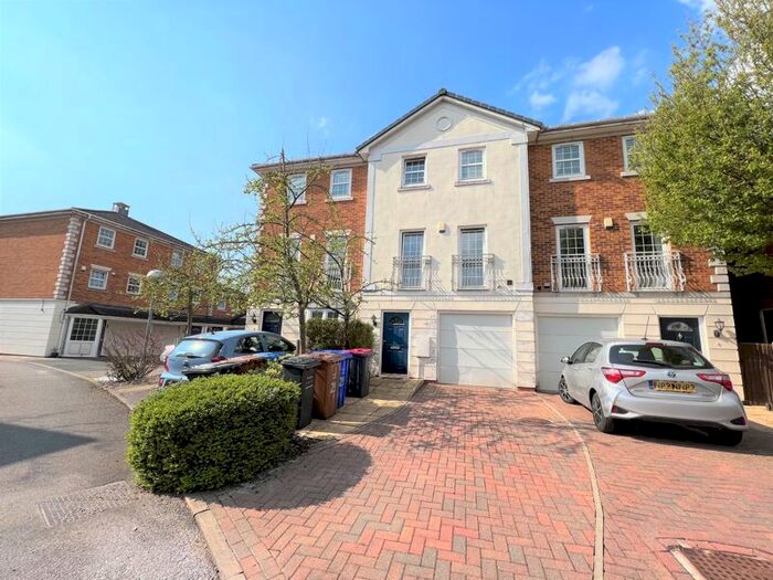 3 Bedroom Terraced House To Rent In Chaplin Close, Salford, M6