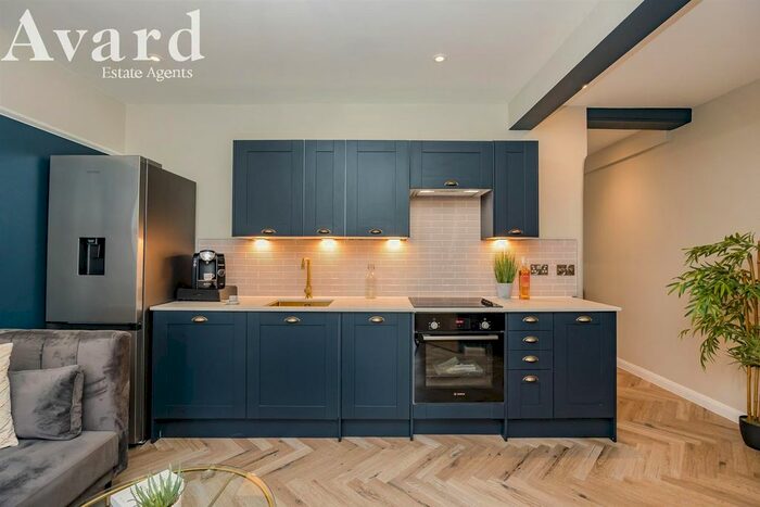 2 Bedroom Flat For Sale In Warleigh Road, Brighton, BN1