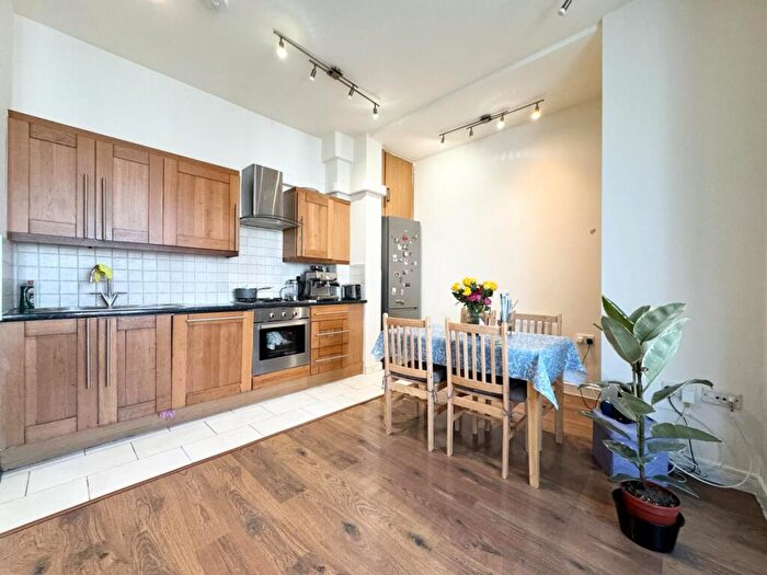 2 Bedroom Flat To Rent In Courcy Road, Turnpike Lane, N8