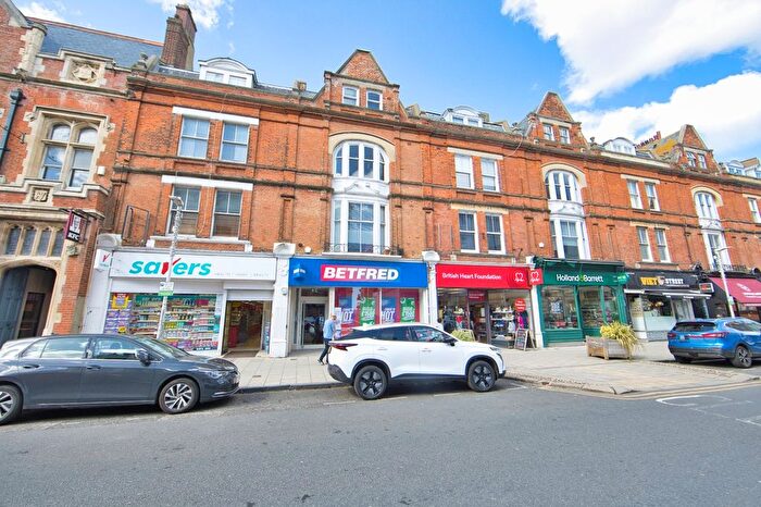3 Bedroom Flat For Sale In Sandgate Road, Folkestone, CT20