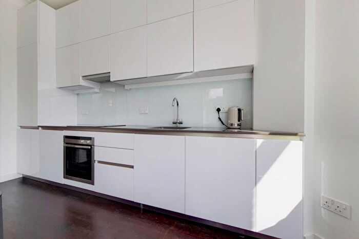 2 Bedroom Flat To Rent In East Heath Road, Hampstead, London, NW3
