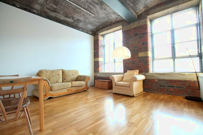 2 Bedroom Flat To Rent In Lilycroft Road, Bradford, BD9