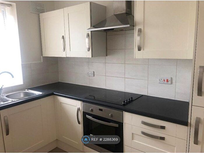 2 Bedroom Flat To Rent In Leger Court, Doncaster, DN2