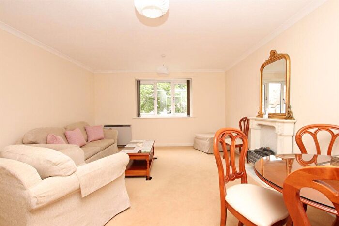 1 Bedroom Flat To Rent In Weymouth Court, Bath, BA1