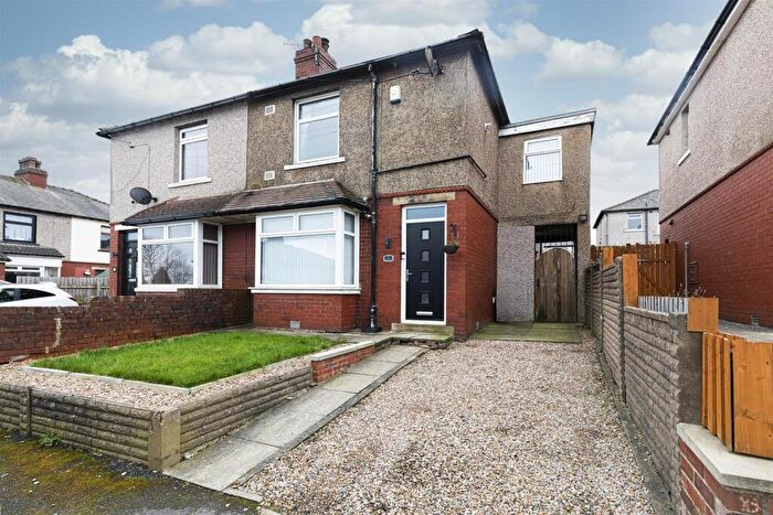 3 Bedroom Semi Detached House For Sale In Stanley Road, Ainley Top, Huddersfield, HD3