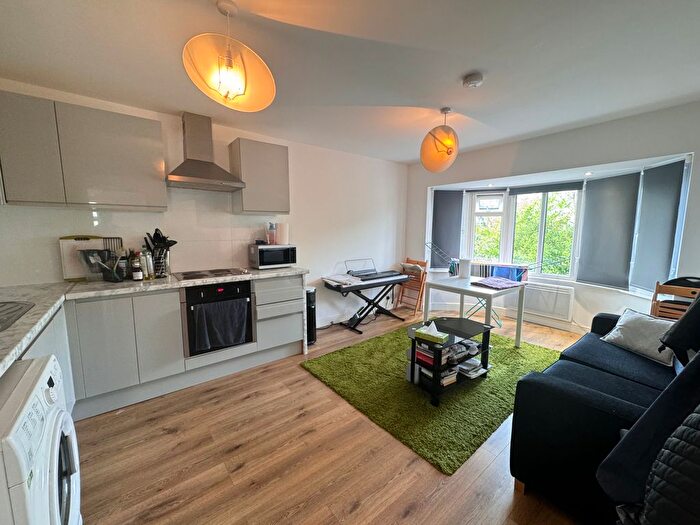 1 Bedroom Flat To Rent In Wessex Gardens, London, NW11