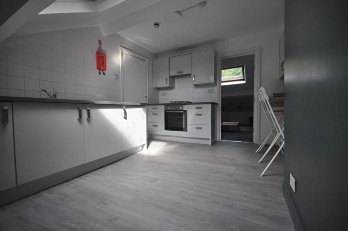 1 Bedroom Flat To Rent In Kensington Terrace, Hyde Park, Leeds, LS6