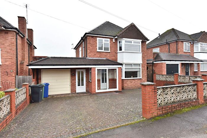 3 Bedroom Detached House For Sale In Kingswinford, Ridge Road, DY6