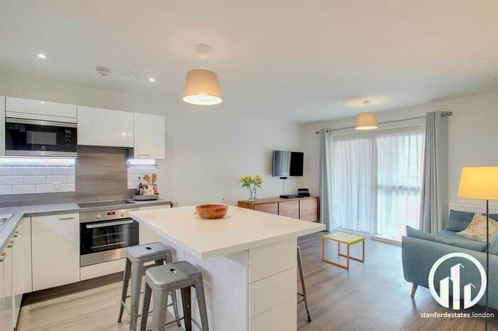 2 Bedroom Flat To Rent In Adenmore Road, Catford, London, SE6