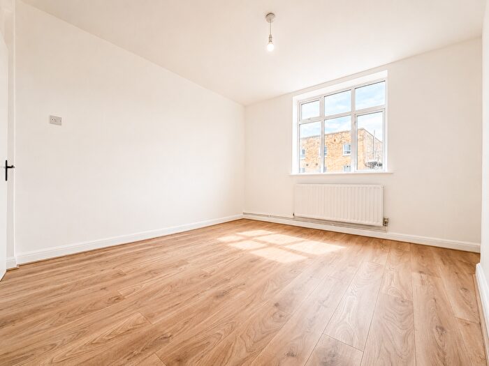 2 Bedroom Flat For Sale In Classic Mansions, Well Street, Hackney, London, E9 - Photo 12