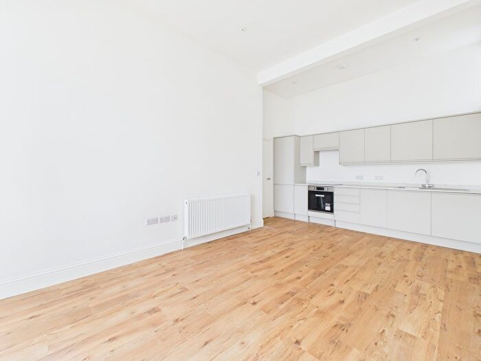 1 Bedroom Flat To Rent In Northcourt Road, Worthing, BN14