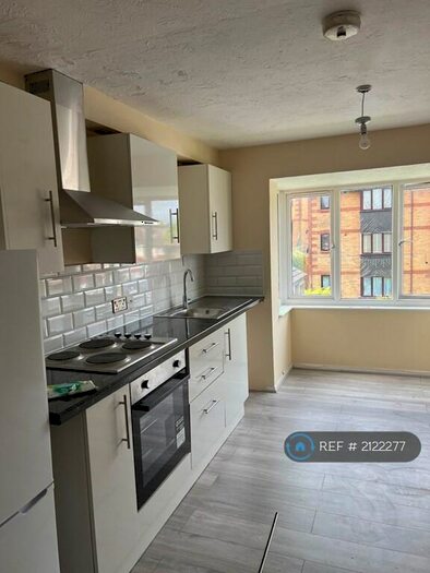 3 Bedroom Flat To Rent In Spruce Lodge, London, NW10