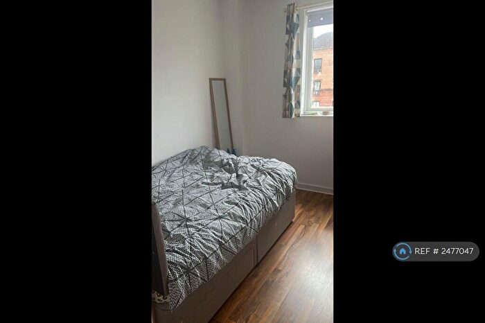 3 Bedroom Flat To Rent In Errol Gardens New Gorbals, Glasgow, G5