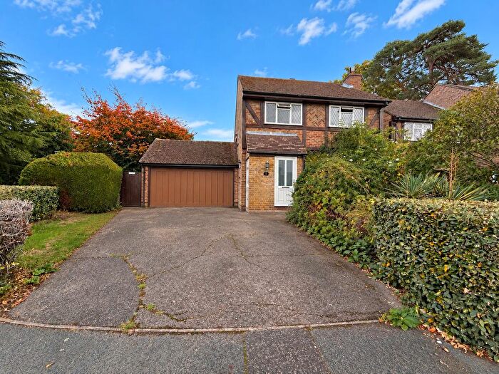 4 Bedroom Detached House For Sale In Kingsmead, Frimley Green, Camberley, GU16