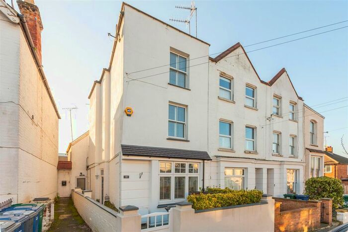 3 Bedroom End Of Terrace House To Rent In Glenthorne Road, London, N11