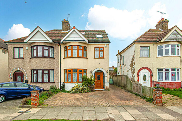 5 Bedroom Semi Detached House For Sale In Royston Avenue, Southend-on-sea, SS2