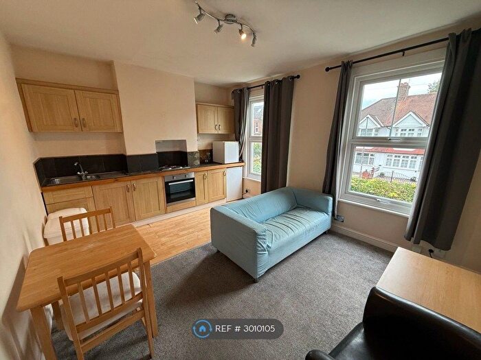 2 Bedroom Flat To Rent In Longley Road, London, SW17