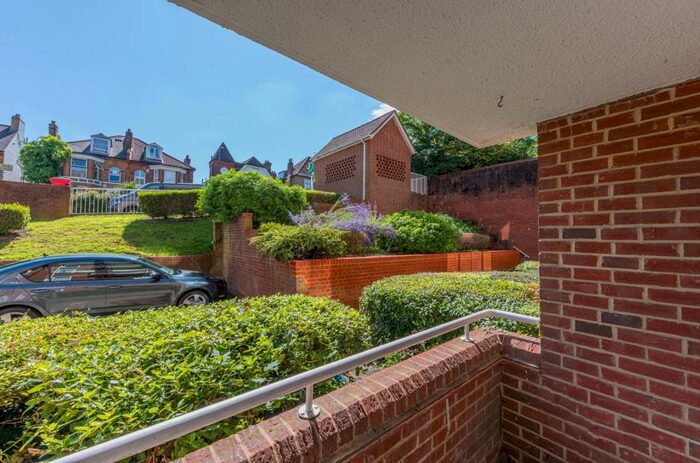 2 Bedroom Flat To Rent In Overhill Road, East Dulwich, London, SE22