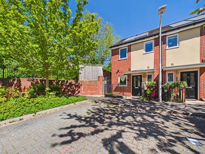 2 Bedroom End Of Terrace House For Sale In Tay Road, Tilehurst, Reading, RG30
