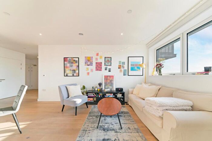 2 Bedroom Apartment To Rent In Walton Heights, Walworth Road, SE17