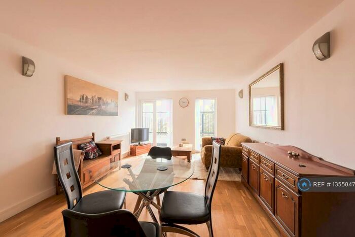 3 Bedroom Flat To Rent In Manbey Park Road, London, E15