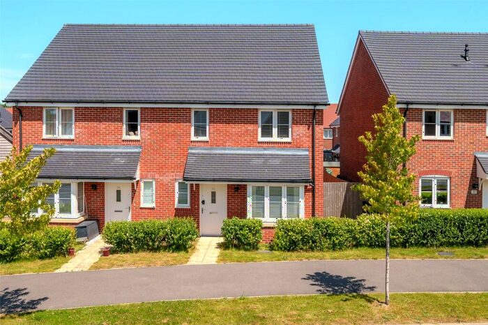 3 Bedroom Semi-Detached House To Rent In Dalley Road, Wokingham, Berkshire, RG40