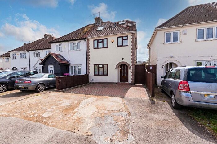 4 Bedroom Semi Detached House For Sale In Charter Road, Cippenham, SL1