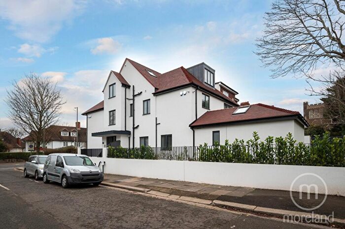 2 Bedroom Apartment To Rent In Corringham Road, Golders Green, London, NW11