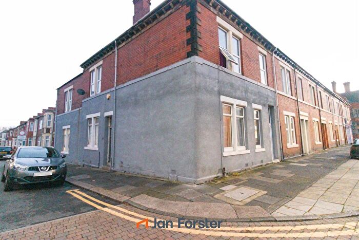 2 Bedroom Flat For Sale In Myrtle Grove, Wallsend, NE28