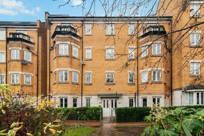 2 Bedroom Flat To Rent In Peckham Road, London, SE15