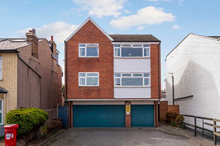 1 Bedroom Flat For Sale In Gladstone Road, London, SW19