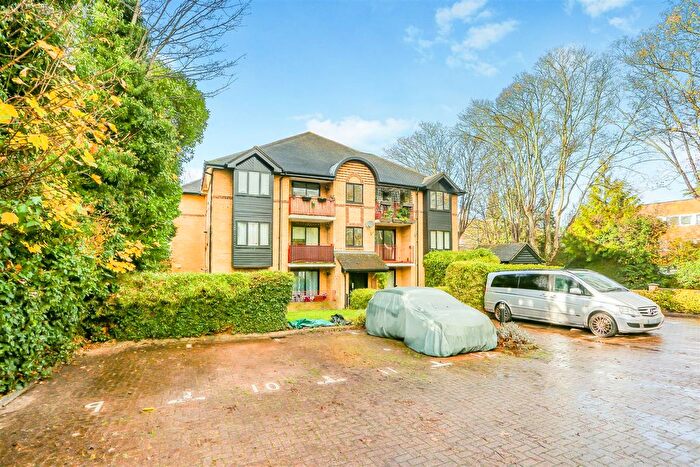 2 Bedroom Flat For Sale In The Downsway, Sutton, SM2