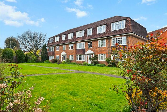 2 Bedroom Flat To Rent In Grosvenor Court, Burpham, Guildford, GU4