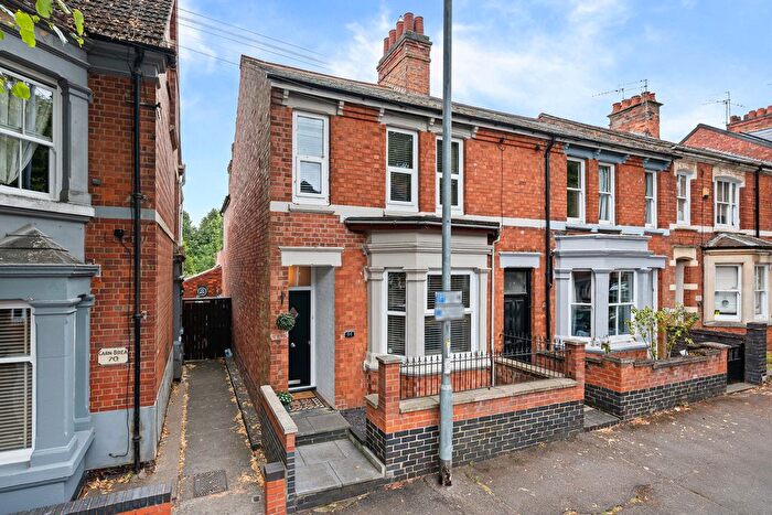 4 Bedroom End Terrace House For Sale In St Peters Avenue, Kettering, NN16