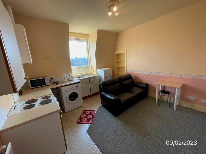 1 Bedroom Flat To Rent In Bedford Road, Top Floor Left, Aberdeen, AB24